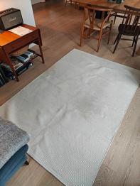 H&M home gulvtæppe (creme farvet) - 140cm x 200cm