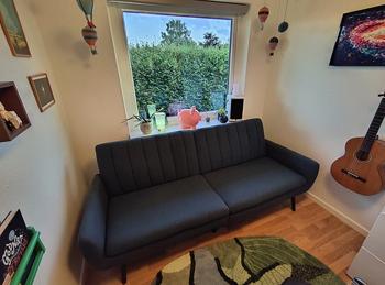 Lækker og praktisk mørkeblå sovesofa