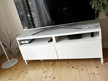 TV bord i hvid højglans