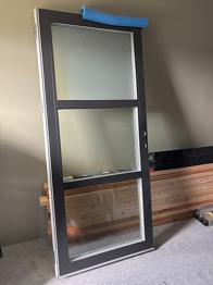 Rationel yderdør med 3-punktslås til afhentning