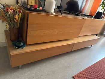 Gratis TV-møbel i træ – afhentes selv