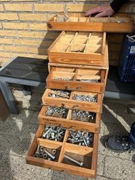 Masser af skruer og bolte - skuffer følger med