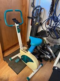 Motionscykel turkis og hvid