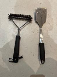 2 Grillbørster med plastgreb