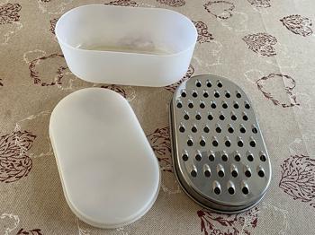 Rivejern med beholder