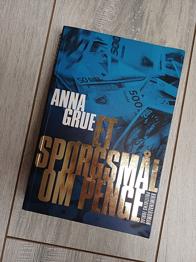 Anna Grue: Et spørgsmål om penge. Krimi
