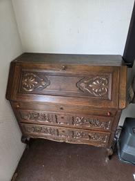 Chatol i mørkt træ