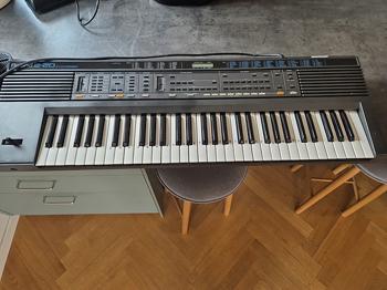 Roland E-20 synthesizer keyboard