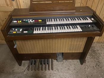 Orgel gives væk
