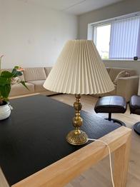 Fin gammel lampe i messing.