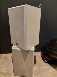 Højtalere bortgives