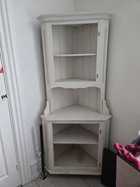 Hjørneskab gives væk