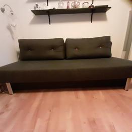 Sovesofa med sengetøjsopbevaring