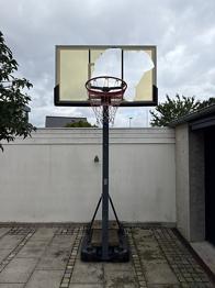 Basketstander med justerbar højde og hjul
