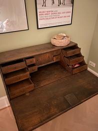 Gives væk - skrivebord med massere af opbevaring