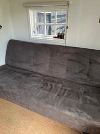 Lille sovesofa gives væk