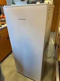 Lille køle-fryseskab til kælderen/skuret eller sommerhuset eller student