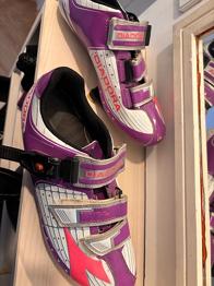 Diadora cykelsko str. 40 lilla