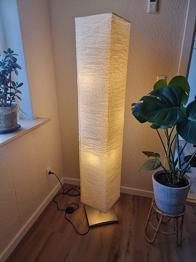 Ikea standerlampe med stålfod 135 cm - beige rispapir