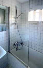 Brusevæg til badekar