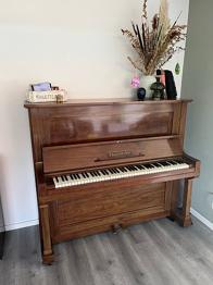 Gratis J. Larsen & Søn opret klaver brun træ