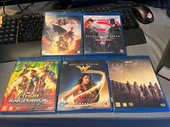 5 BluRay film: Batman v Superman, Wonder Woman, Thor Ragnarok osv