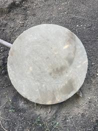 Beton dæksel og beton parresol fod