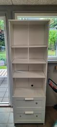 Reol der stadig holder