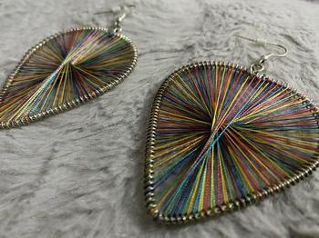 GRATIS ved køb af mindst 10 kr. fra mine annoncer.Fine ubrugte øreringe.*F...