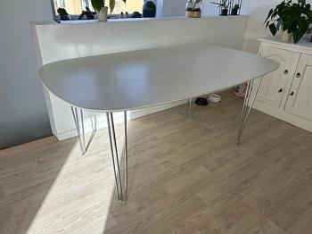 Elipse spisebord hvid laminat og stålben