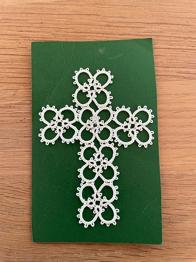 Orkerede og kniplede små kors