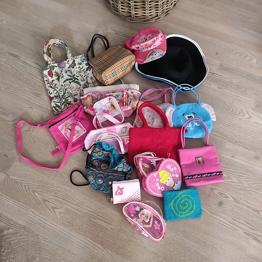 Masser af tasker mm. Gratis.