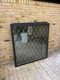 Blyindfattet vinduer(2) kan afhentes gratis