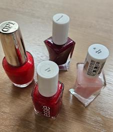 OPI og Essie neglelakker