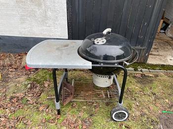 Weber kuglegrill med bord