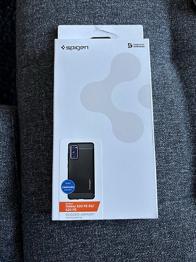 Samsung Galaxy S20 FE mobilcover fra Spigen, sort
