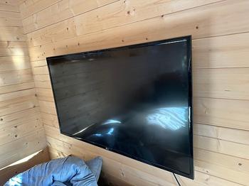 LG TV med blå farvetoner