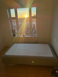 IKEA SKÅRER  seng med ben 120 x200 grå, skal hentes  København N