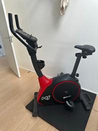 Hop-Sport motionscykel med computer sort/rød