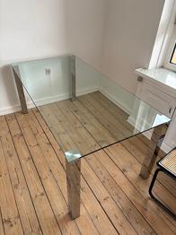Glas spisebord