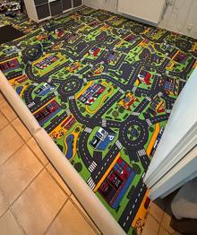 Biltæppe/tæppe med veje