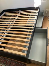 IKEA seng med skuffer og lamelbund