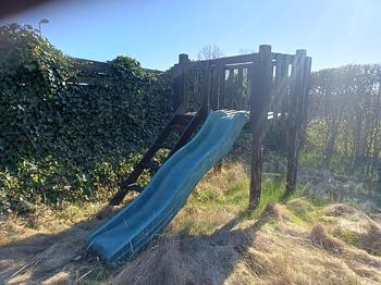 Legetårn bortgives.