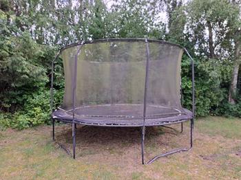 Trampolin 4 m. i diameter kan afhentes gratis