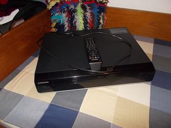 Samsung Blu-ray afspilleren er givet væk. (Fjernbetjening kan købes for 50.-).