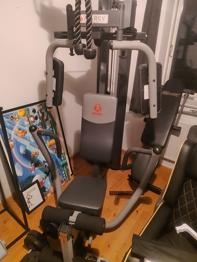 Multi station træningsmaskine