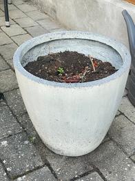 Store krukker til haven – grå og sorte