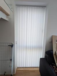 Smalt DEBEL lamelgardin gives væk