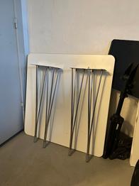 Firkantet Spisebord med fine stål ben