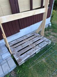 Træpalle med træramme